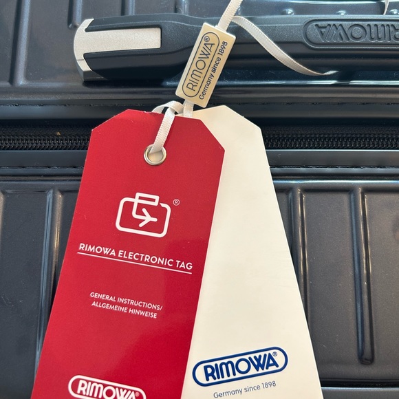 Brand new luxury Rimowa Salsa Deluxe suitcase in rare colour Yachting Blue - Picture 10 of 14